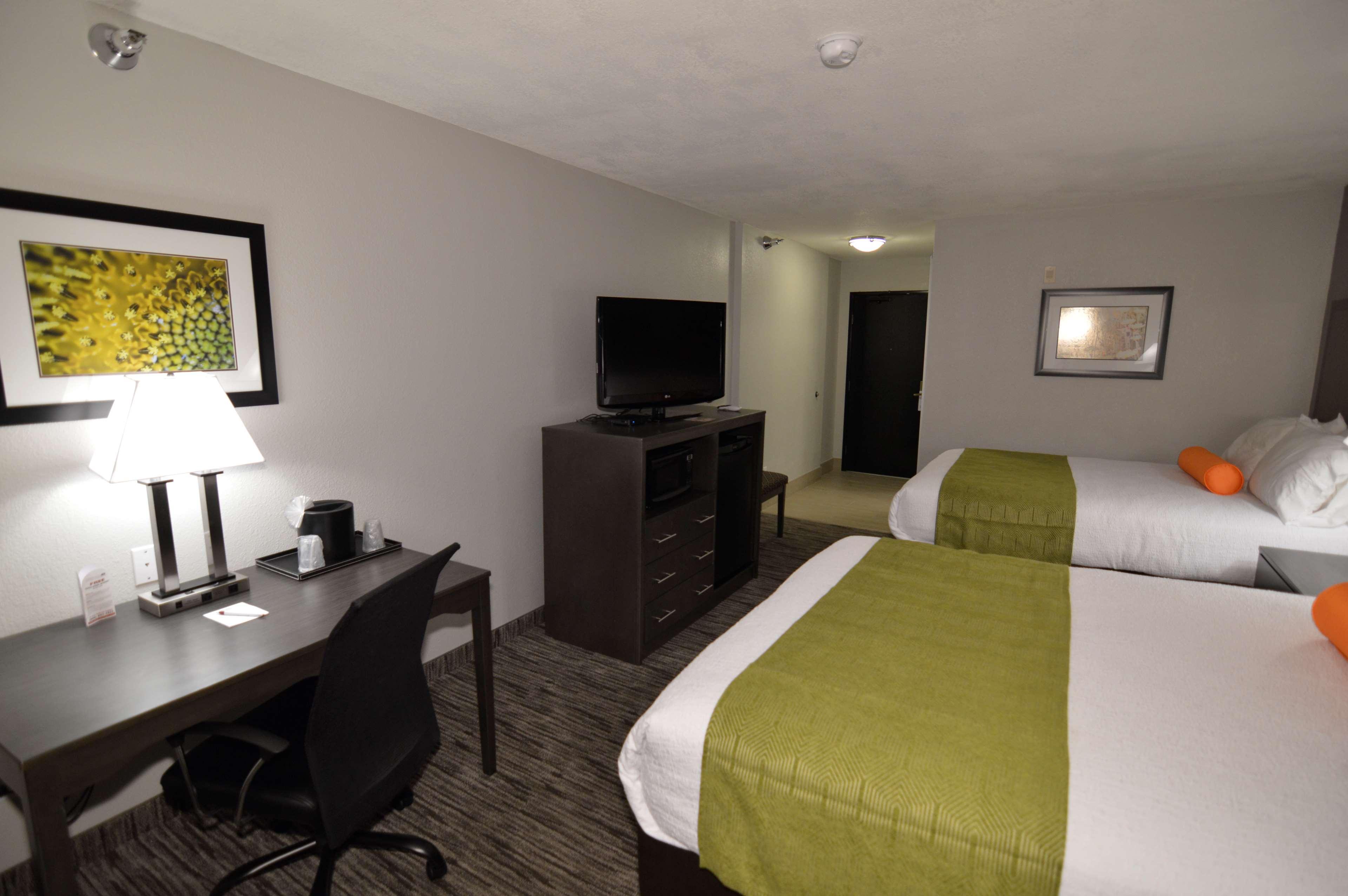 Western & Hotel 3*
