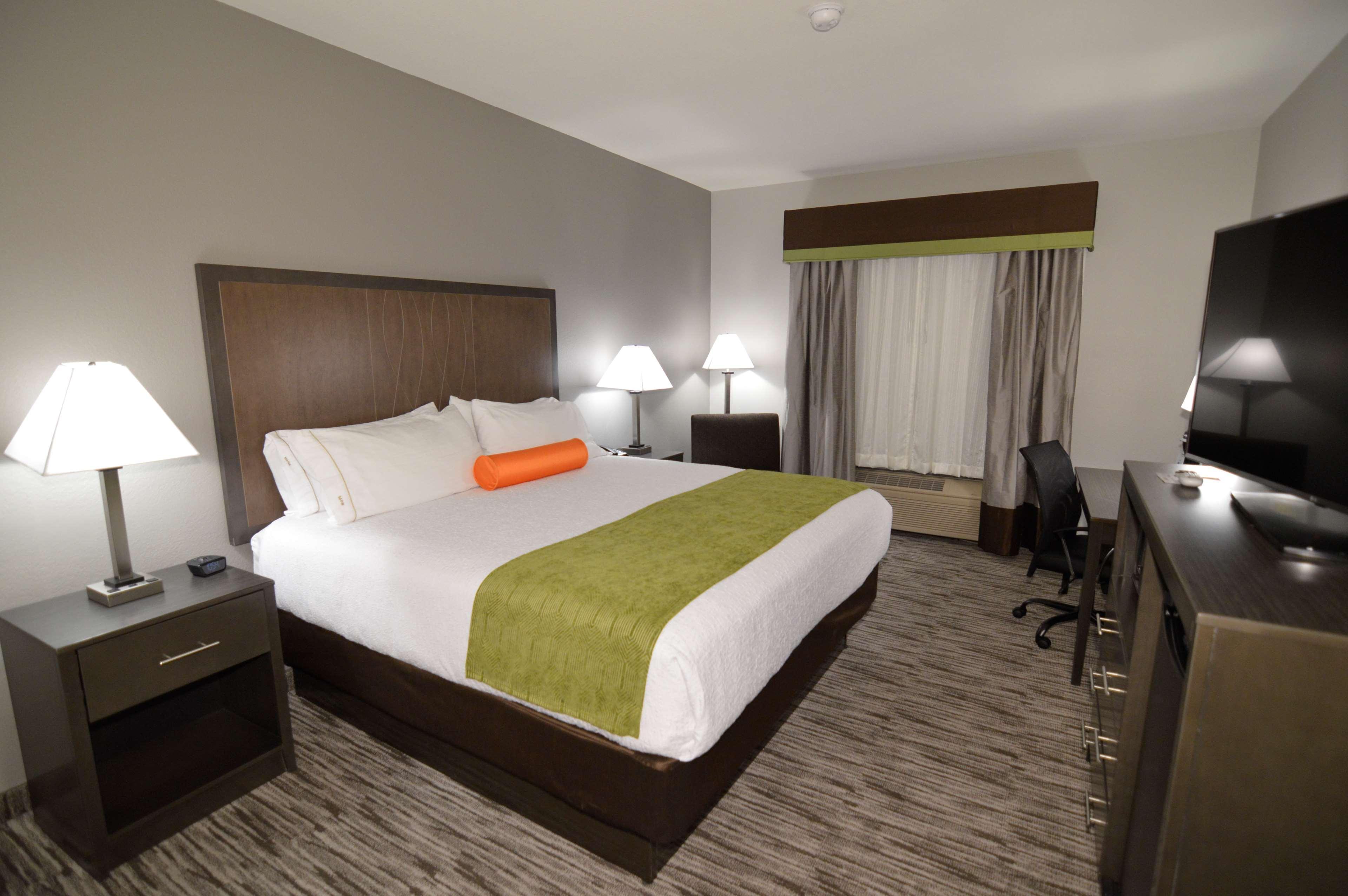 Western & Hotel 3*