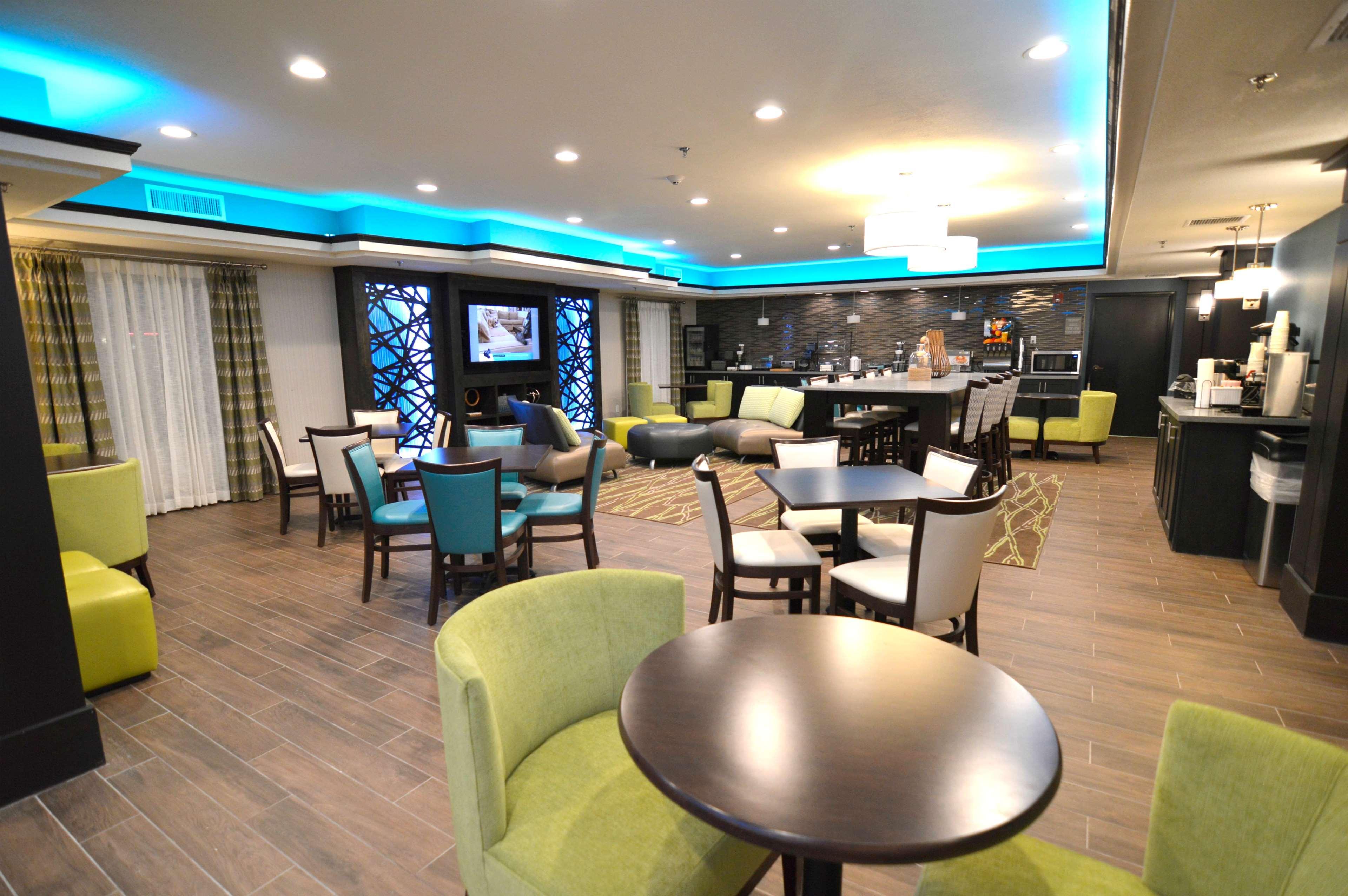 Western & Hotel 3*