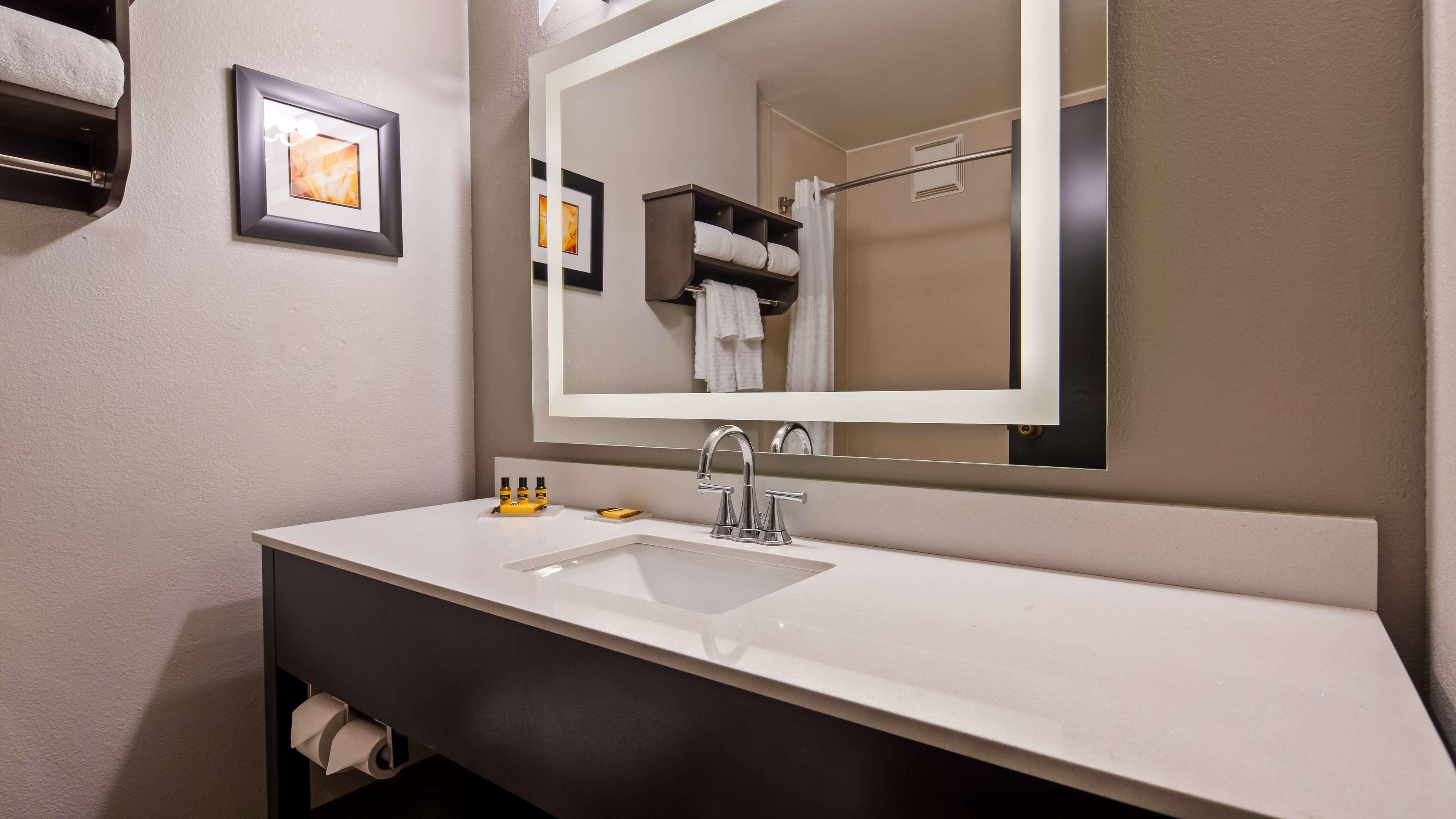 Western & Hotel 3*