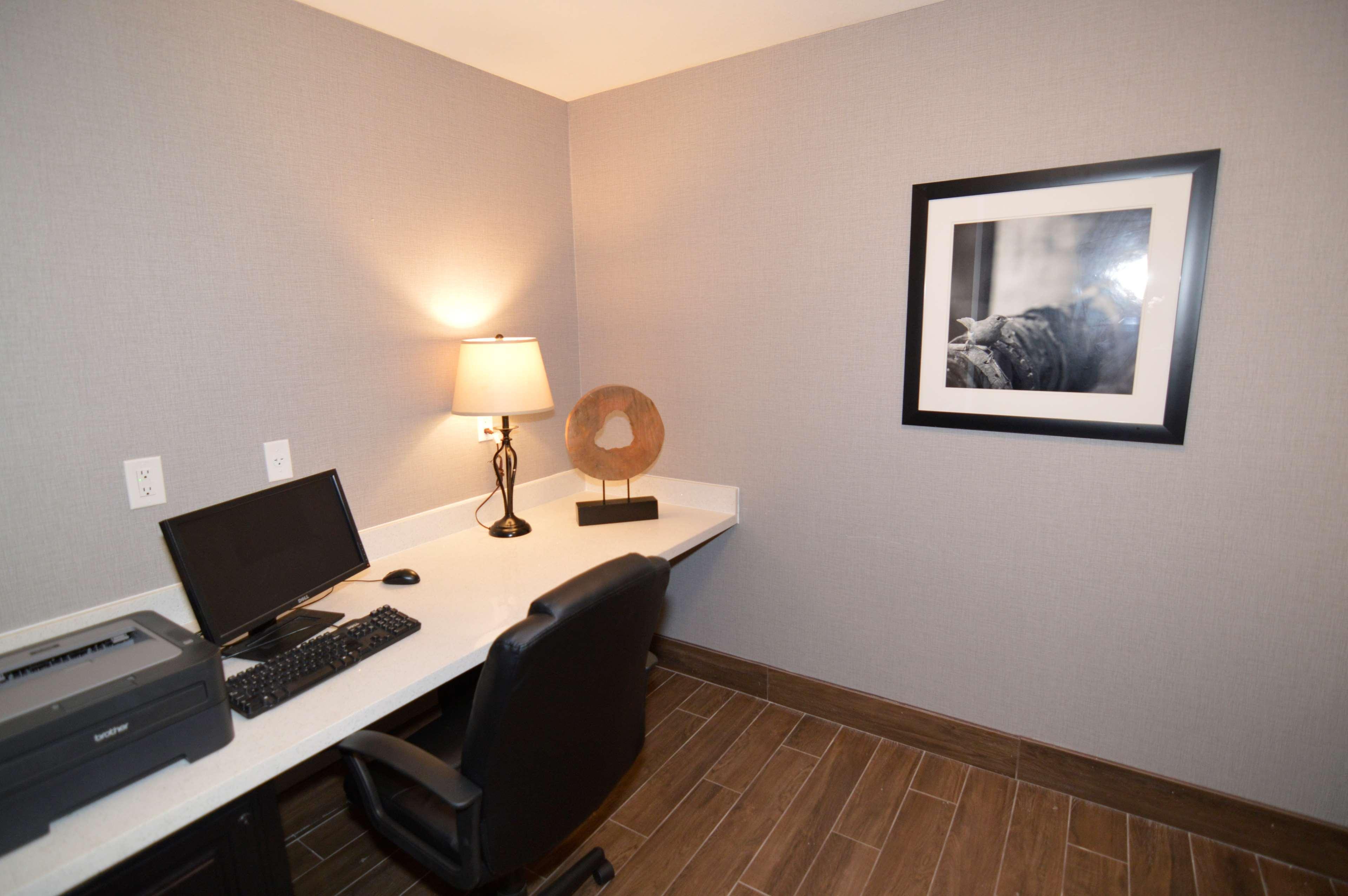 Western & Hotel 3*